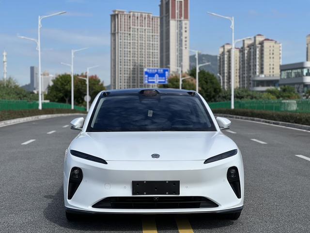 NIO ET5