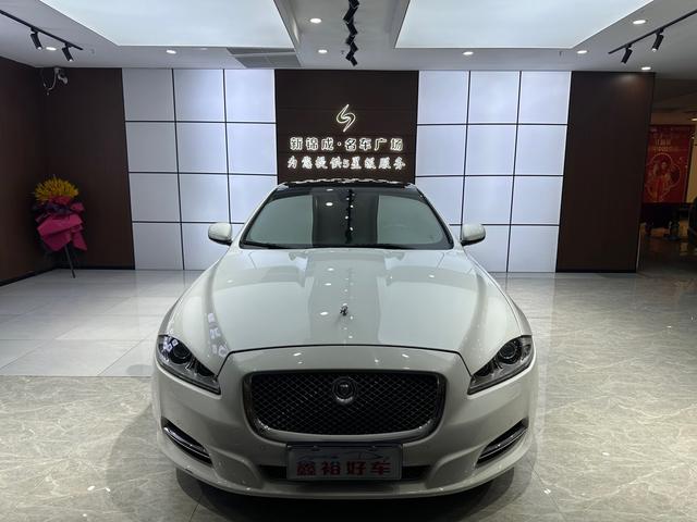 Jaguar XJ