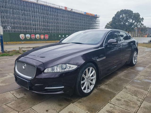 Jaguar XJ