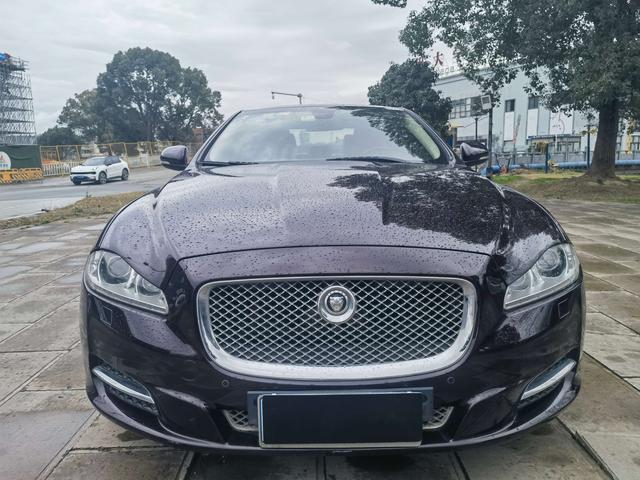 Jaguar XJ