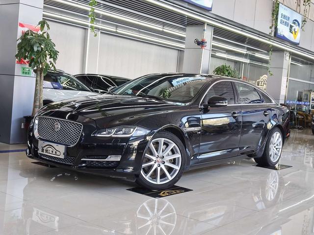 Jaguar XJ