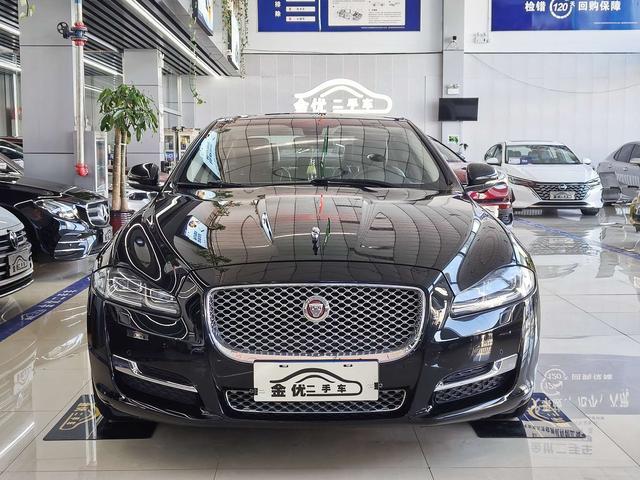 Jaguar XJ