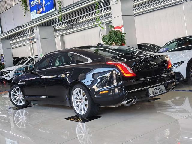 Jaguar XJ