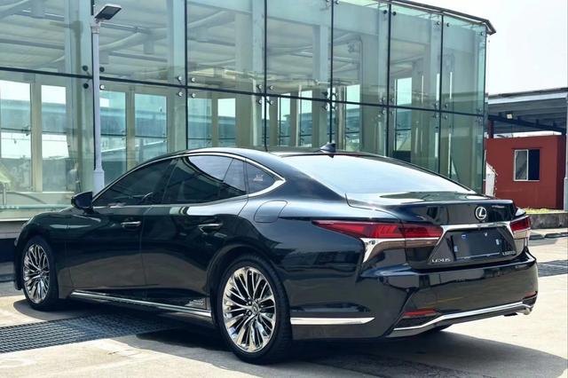 Lexus LS