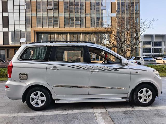 Dongfeng Fengon 330