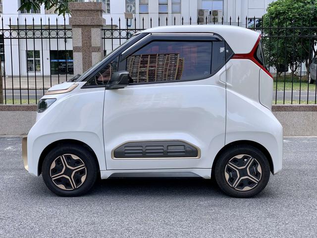 Baojun E200