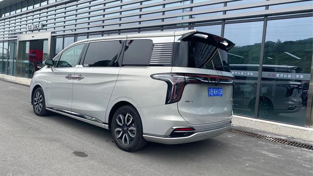 Hongqi HQ9