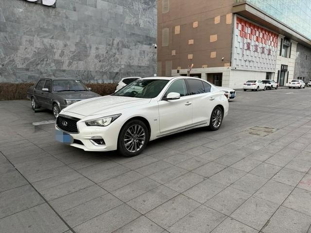 Infiniti Q50L