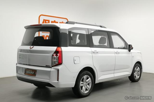 Wuling Hongguang PLUS