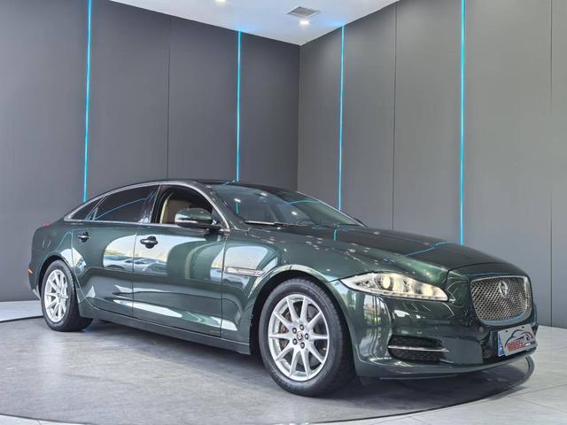 Jaguar XJ