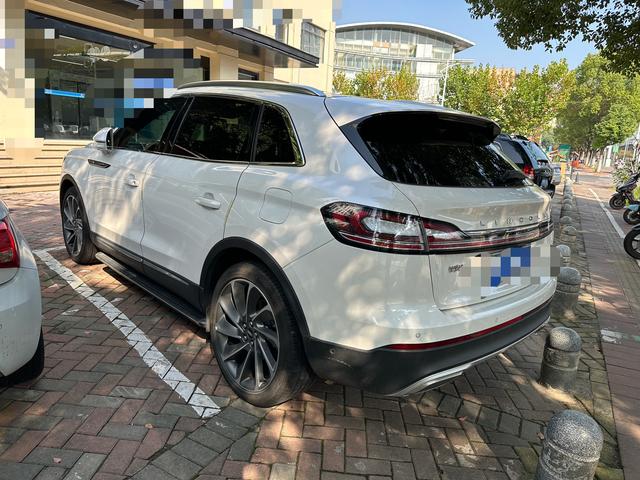 Lincoln Navigator