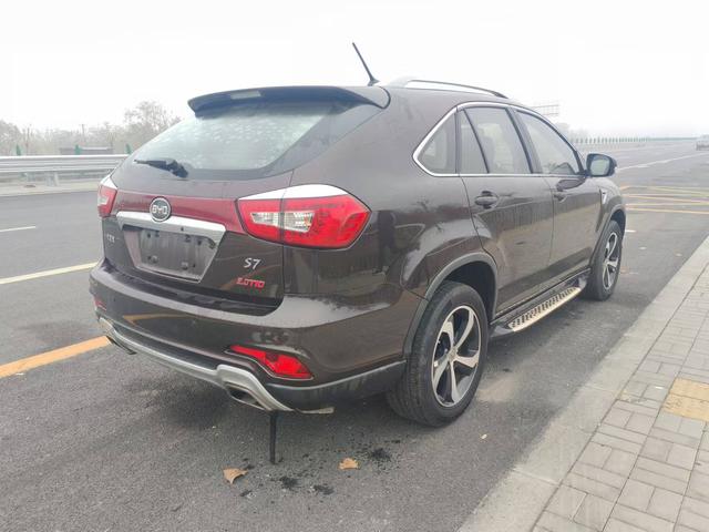 BYD S7