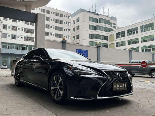 Lexus LS