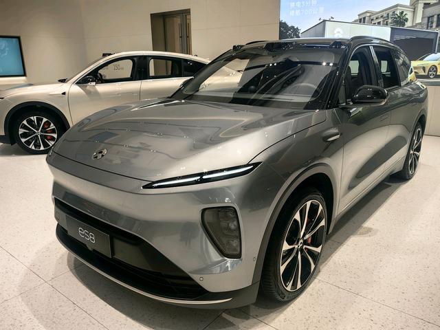 NIO ES8