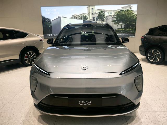 NIO ES8