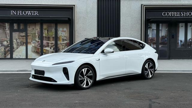 NIO ET5