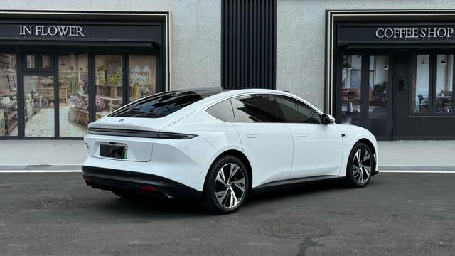 NIO ET5