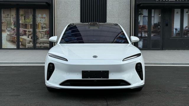 NIO ET5