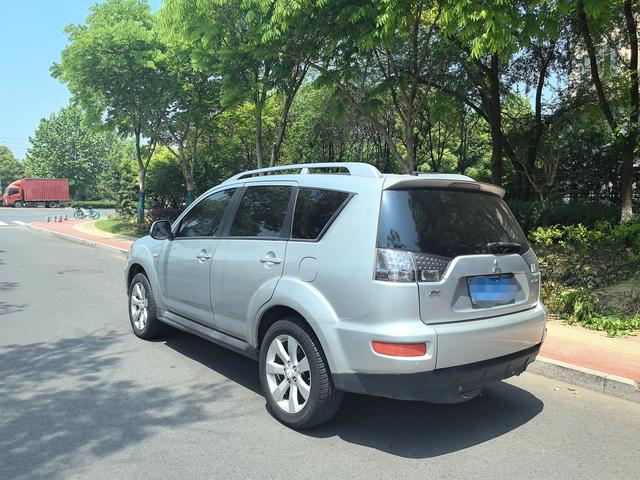 Mitsubishi Outlander (imported)