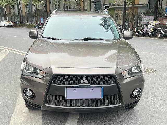 Mitsubishi Outlander (imported)