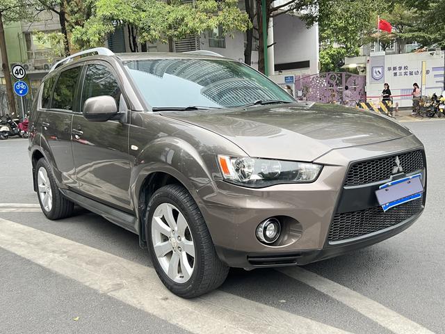 Mitsubishi Outlander (imported)