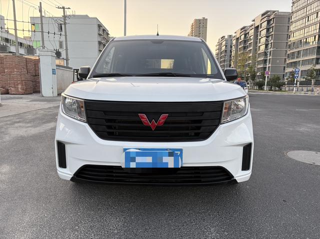 Wuling Hongguang PLUS