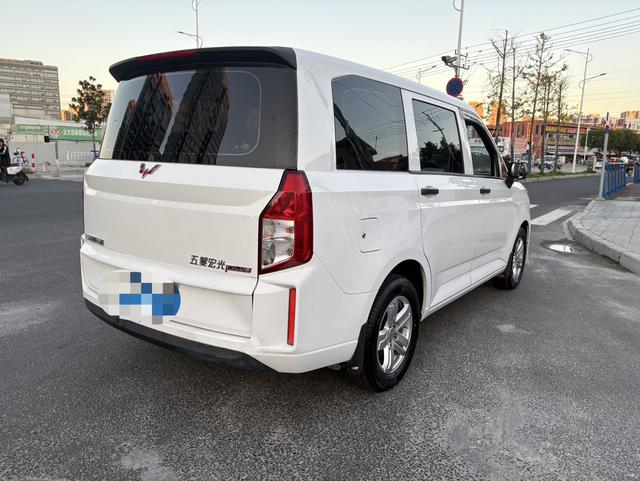 Wuling Hongguang PLUS