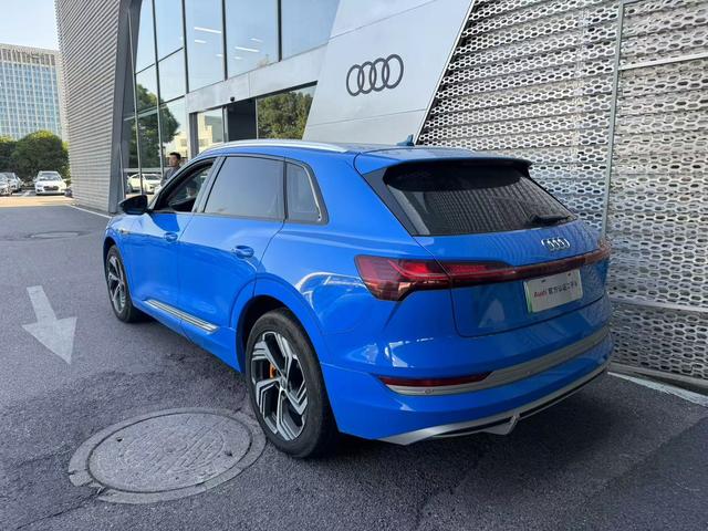 Audi e-tron