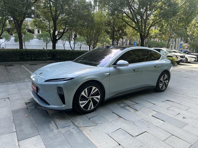 NIO ET5