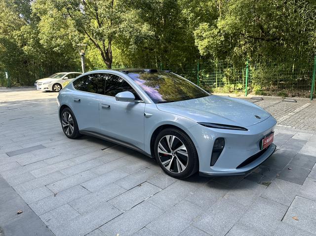 NIO ET5