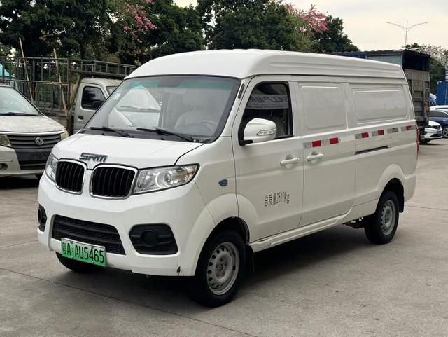 SRM Xinyuan Hiace EV