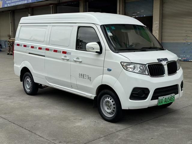 SRM Xinyuan Hiace EV