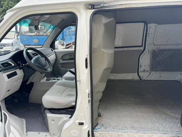 SRM Xinyuan Hiace EV