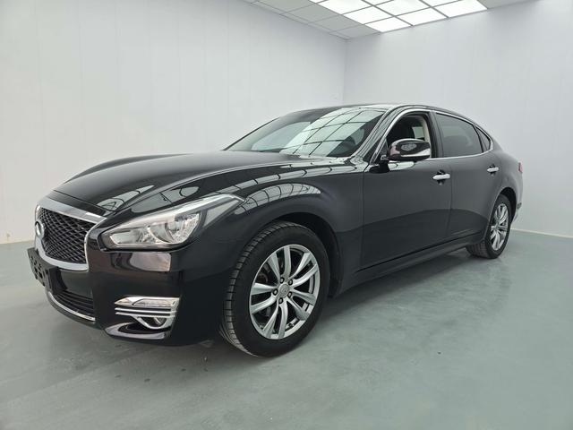 Infiniti Q70