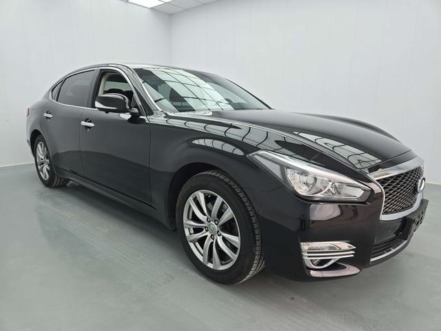 Infiniti Q70