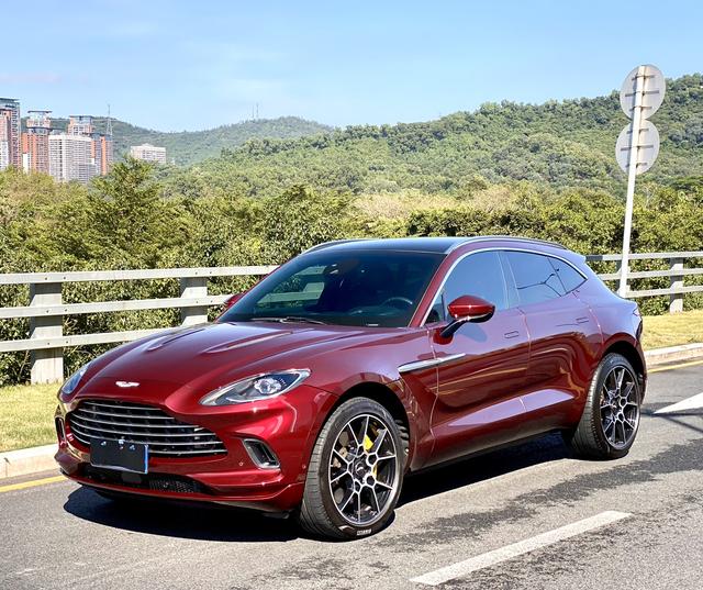 Aston Martin DBX