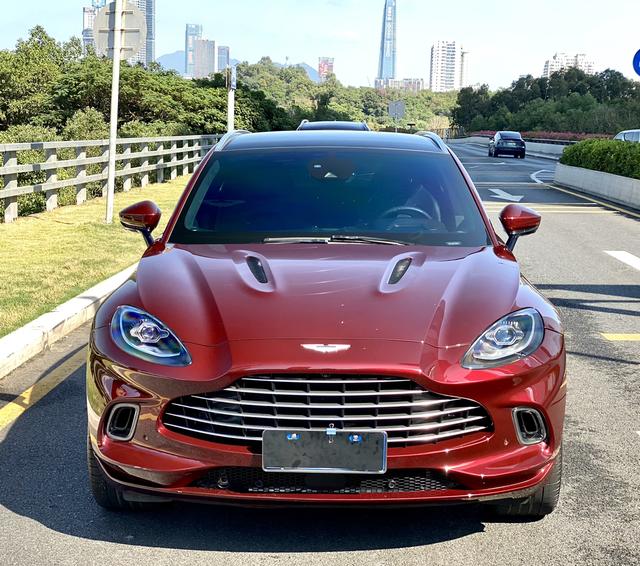 Aston Martin DBX