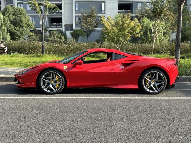 Ferrari F8