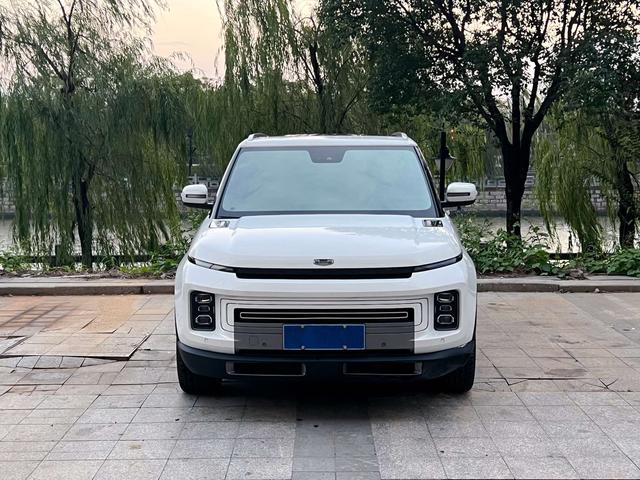 Geely ICON