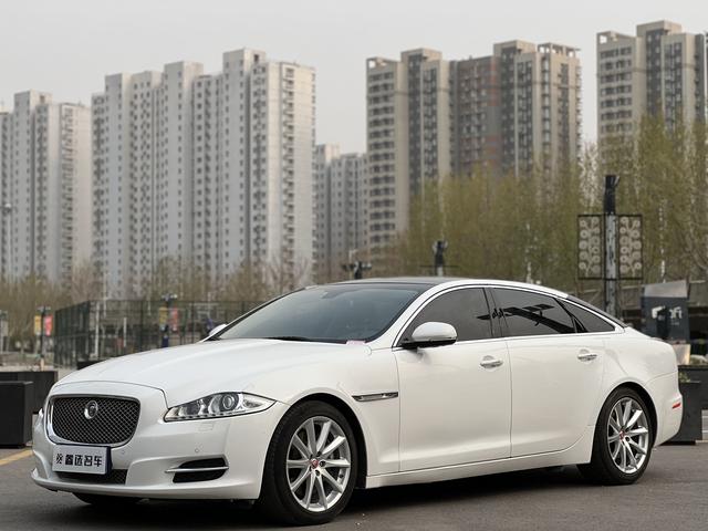 Jaguar XJ