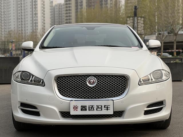 Jaguar XJ