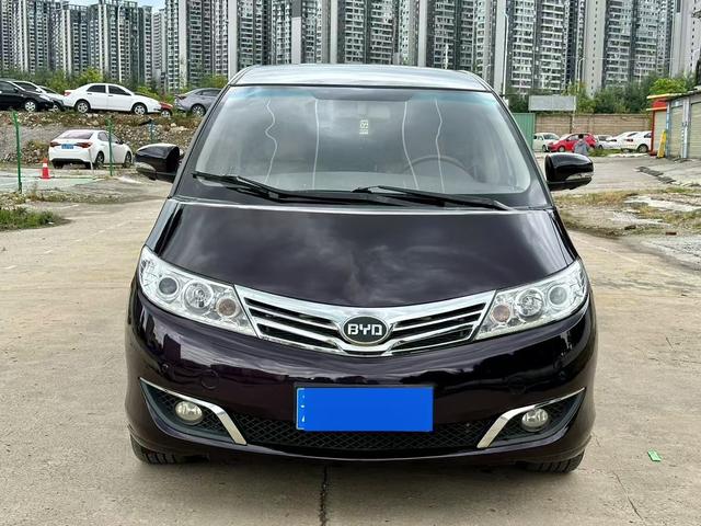 BYD M6