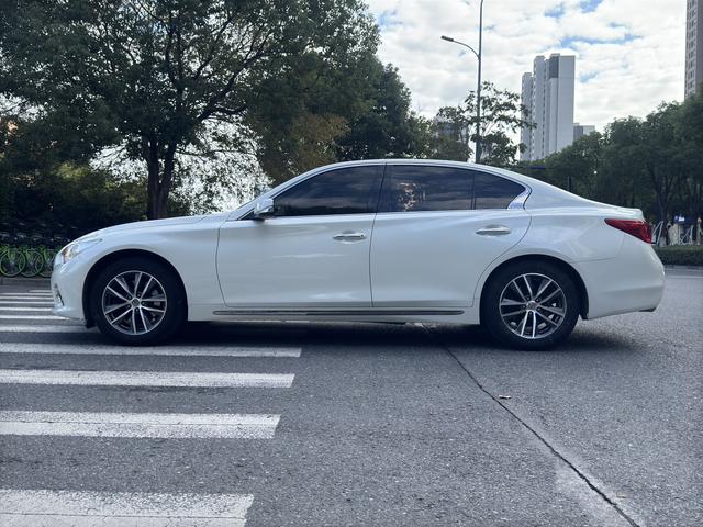 Infiniti Q50L