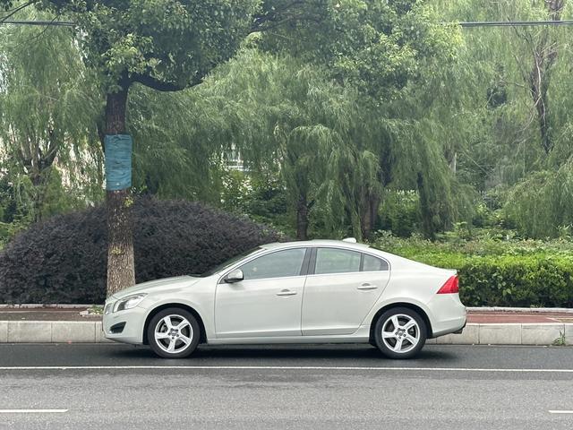 Volvo S60 (imported)