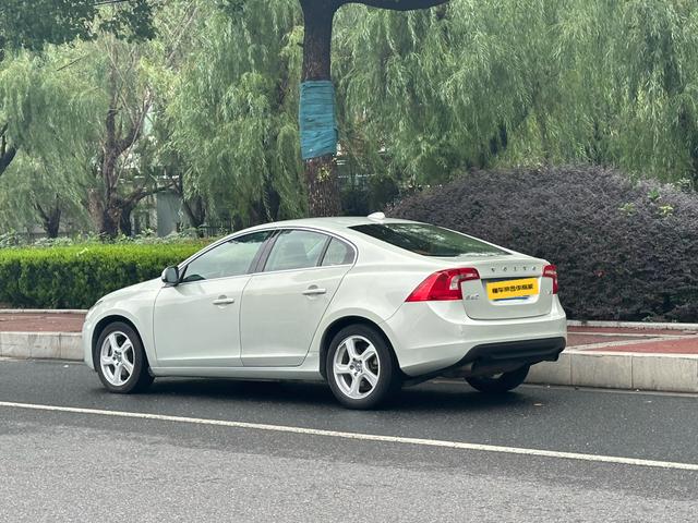 Volvo S60 (imported)