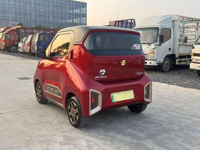 Baojun E200