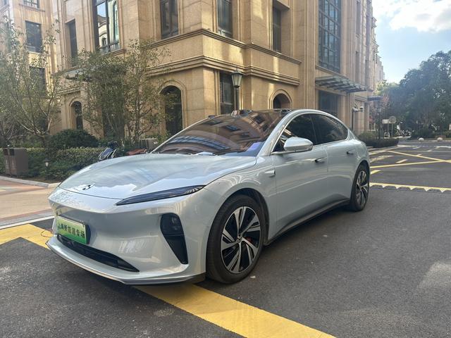 NIO ET5