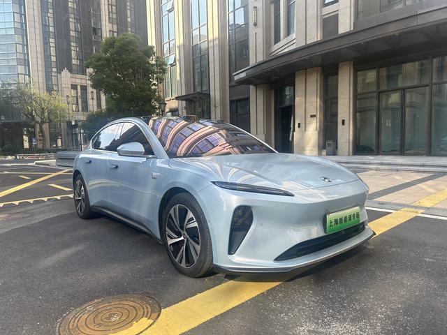 NIO ET5