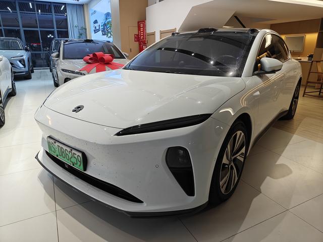 NIO ET5