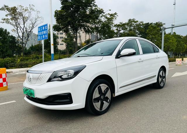 Dongfeng Fengshen E70